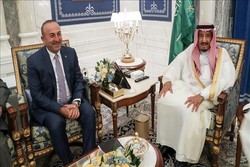 دیدار و گفتگوی چاوش اوغلو با پادشاه عربستان پیرامون بحران قطر