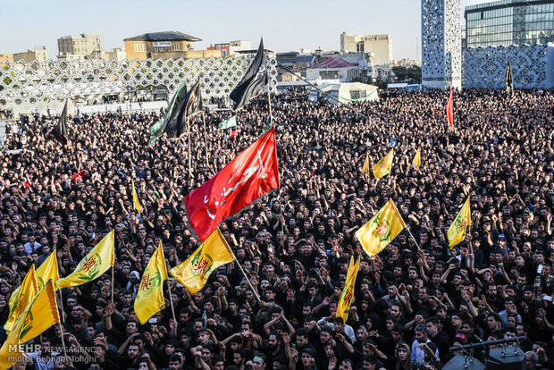 اجتماع مدافعان حرم در میدان امام حسین (ع)‎ تهران