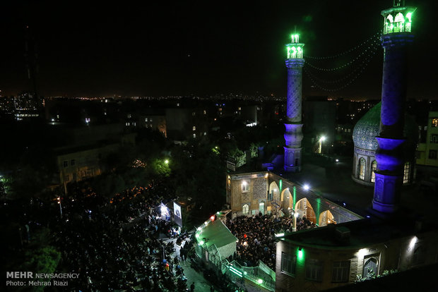 Tahran’da kadir gecesi merasimi