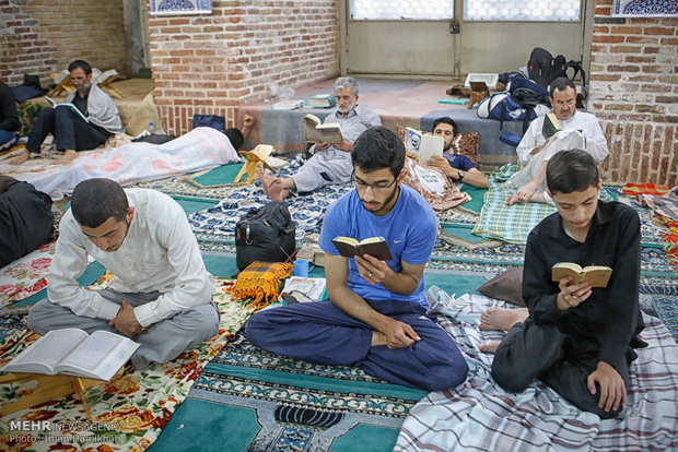 حضور نسل جوان در مساجد خنثی کننده توطئه‌های دشمنان است