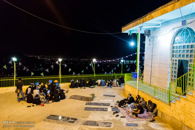 مراسم احیای شب بیست و سوم ماه رمضان در آستان مقدس امام زاده یحیی (ع) ساوجبلاغ استان البرز 