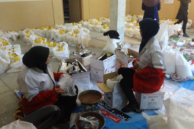 طرح همای رحمت در جم برگزار شد/ توزیع بسته غذایی بین نیازمندان