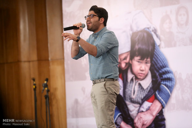 اجرای موسیقی توسط حامد همایون در جشن خیریه مهرلیلا