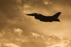 حمله جنگنده‌های ائتلاف آمریکایی به حومه «دیرالزور» سوریه