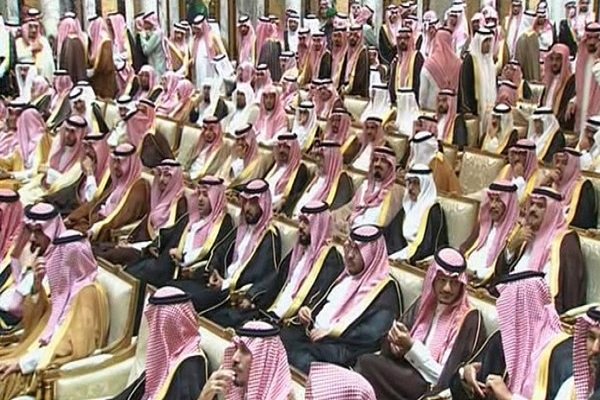 اعتراض شاهزاده سعودی در مراسم بیعت «محمد بن سلمان»+فیلم