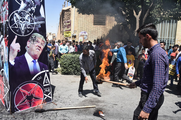 People all over Iran mark Quds day in rallies