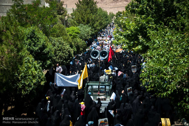 People all over Iran mark Quds day in rallies