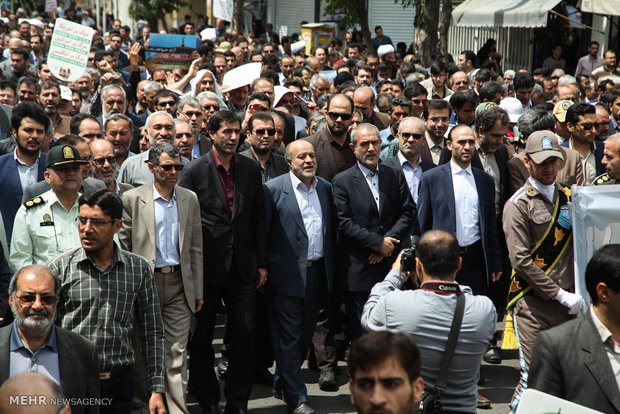 People all over Iran mark Quds day in rallies