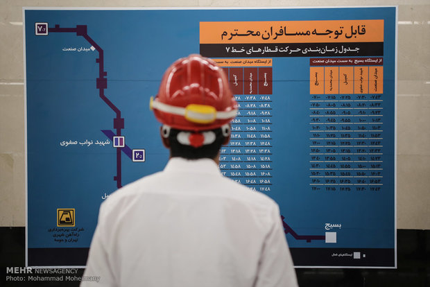 اعضاء المجلس البلدي في طهران يتفقدون الخط السابع لمترو الأنفاق في العاصمة