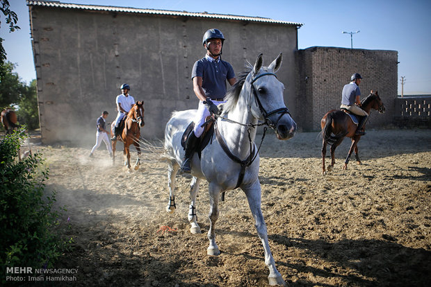 Horse jumping race on Quds Day