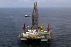 امانوئل ماکرون بدنبال انرژی‌های پاک/اکتشاف نفت و گاز متوقف می‌شود