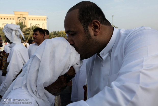 اقامه نماز و مراسم دید و بازدید عید سعید فطر در جزیره کیش