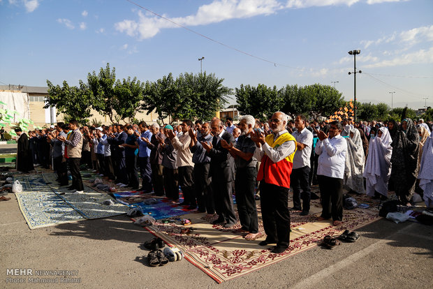 Iranians mark Eid al-Fitr with prayers