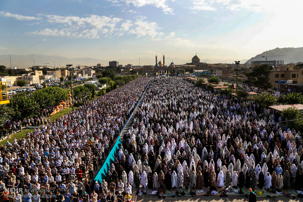 Iranians mark Eid al-Fitr with prayers