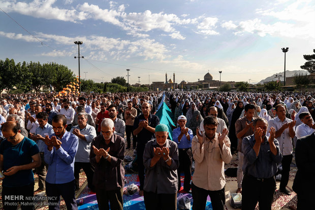 Iranians mark Eid al-Fitr with prayers