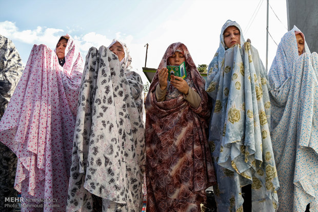 Iranians mark Eid al-Fitr with prayers