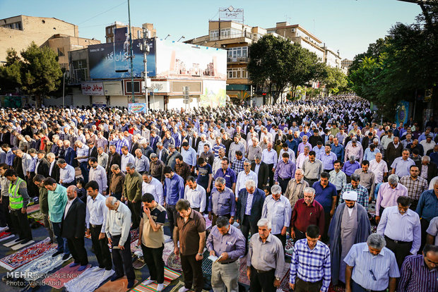 Iranians mark Eid al-Fitr with prayers