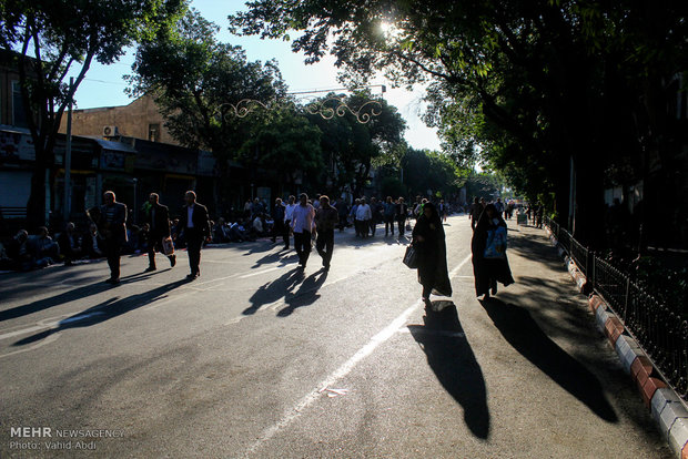 Iranians mark Eid al-Fitr with prayers