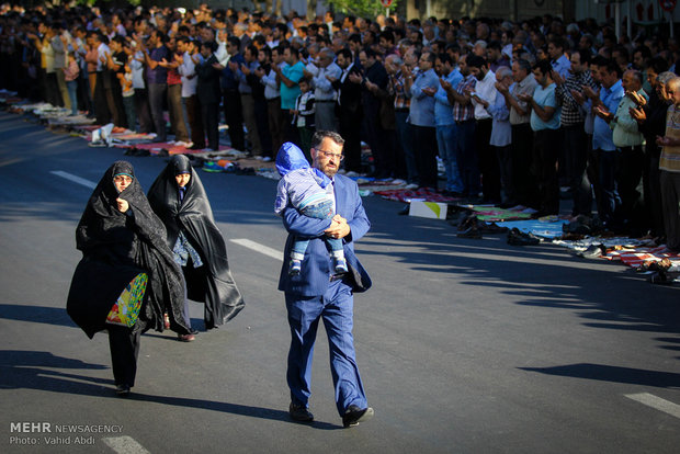 Iranians mark Eid al-Fitr with prayers