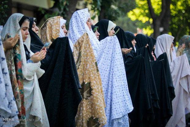 Iranians mark Eid al-Fitr with prayers