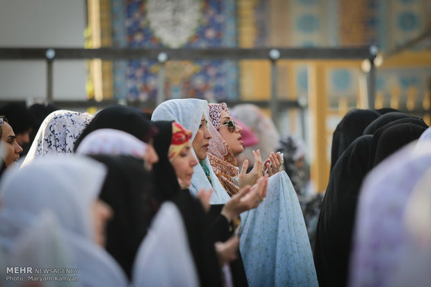 اقامه نماز عید فطر در امامزاده صالح