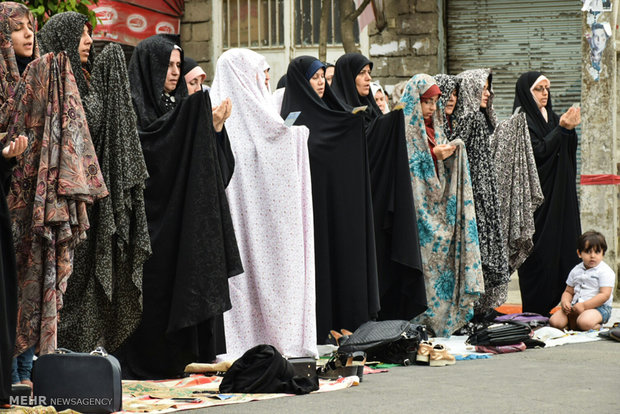 اقامه نماز عید سعید فطر در شهرستان مرزی آستارا / عکس : مهدی حسین نژادی