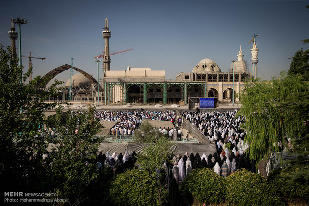 اقامه نماز عید فطر در مصلی امام خمینی (ره)