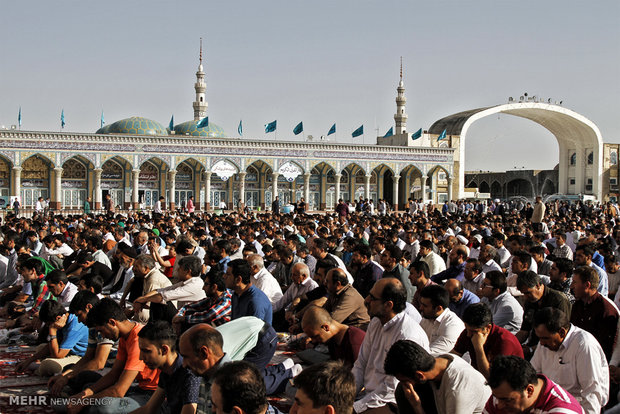 اقامه نماز عید سعید فطر در مسجد جمکران / عکس : هدی اصغری