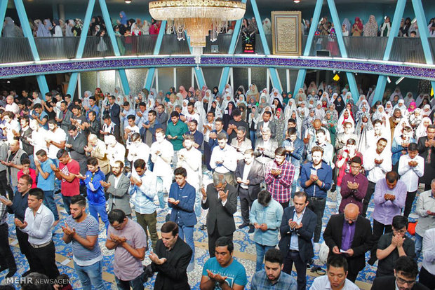 نماز عید سعید فطر در مرکز اسلامی هامبورگ