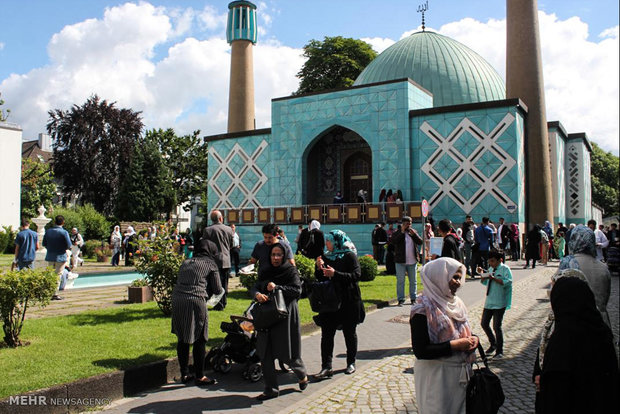 Eid al-Fitr prayers in Hamburg Islamic Center