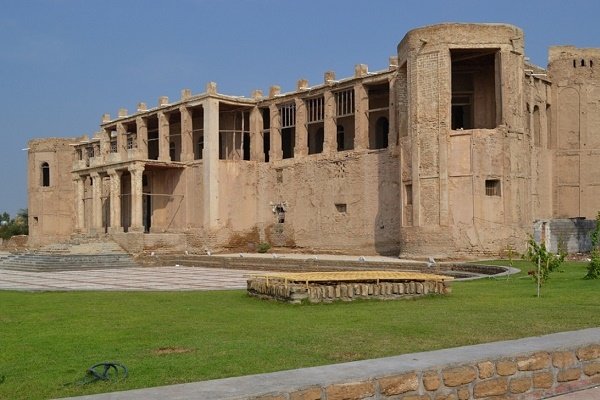 عملیات بازسازی عمارت تاریخی «ملک» بوشهر آغاز شد