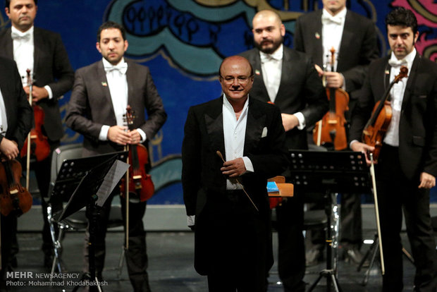 İran’da oda orkestrası performansı