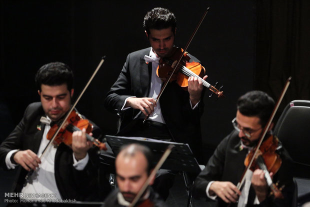 İran’da oda orkestrası performansı