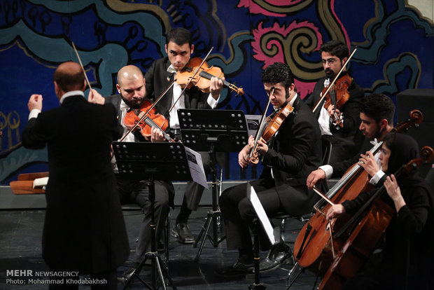 İran’da oda orkestrası performansı