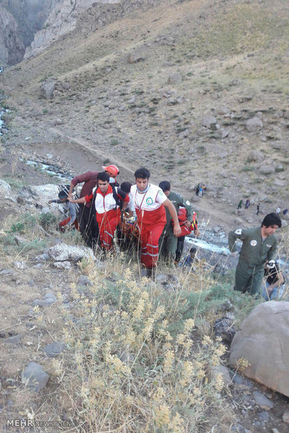 امداد رسانی به حادثه دیدگان ریزش تونل برفی