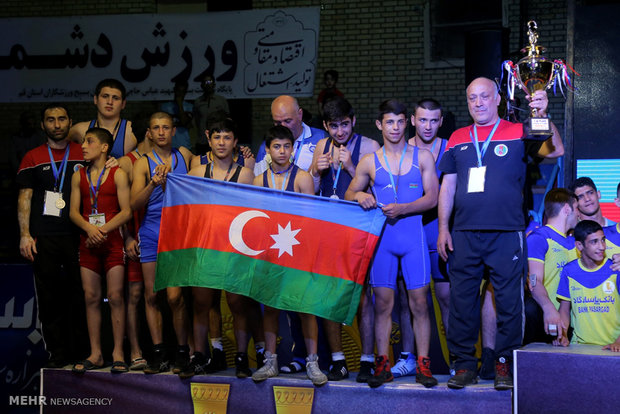 Iranian wrestlers claim title in 2017 Yadegar Imam tournament