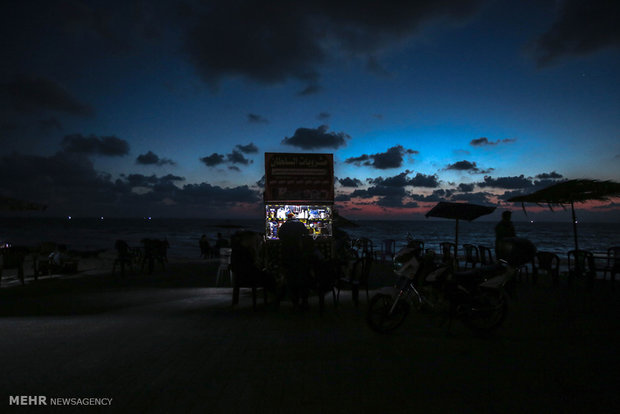 عتمة ليالي غزة في ضل عدم فقدان الكهرباء