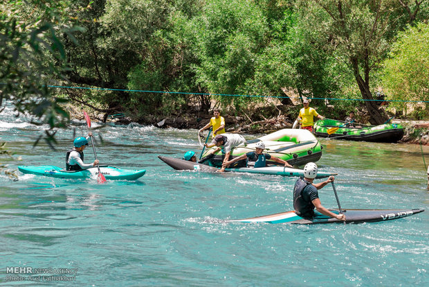 İranlı kadınlardan Slalom Kayakçılığı