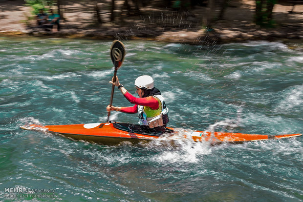 İranlı kadınlardan Slalom Kayakçılığı