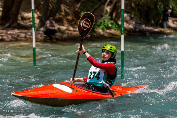 İranlı kadınlardan Slalom Kayakçılığı