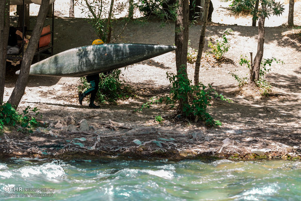 İranlı kadınlardan Slalom Kayakçılığı