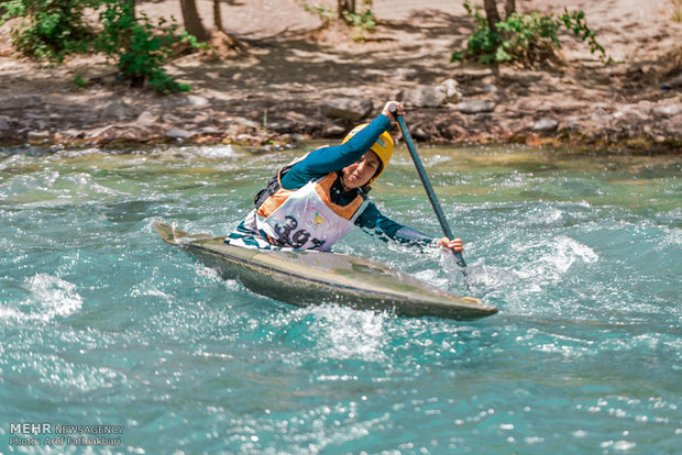 İranlı kadınlardan Slalom Kayakçılığı