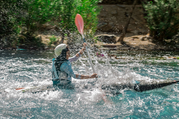 İranlı kadınlardan Slalom Kayakçılığı