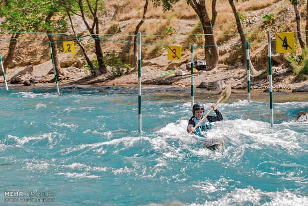 İranlı kadınlardan Slalom Kayakçılığı