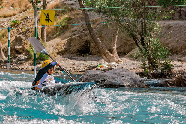 İranlı kadınlardan Slalom Kayakçılığı