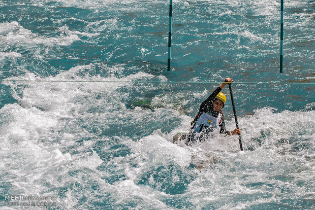 İranlı kadınlardan Slalom Kayakçılığı