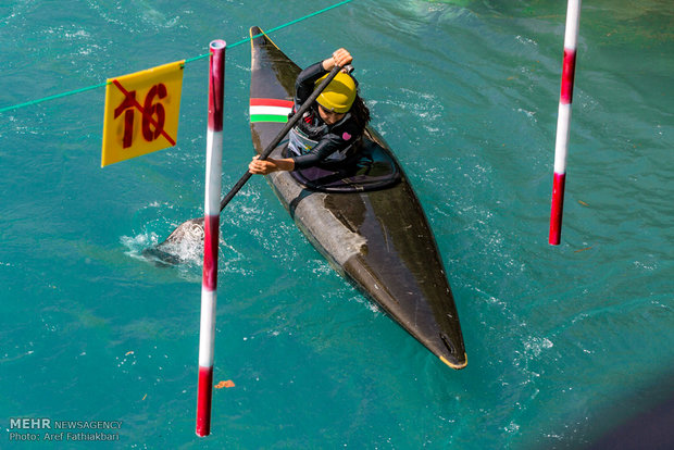 İranlı kadınlardan Slalom Kayakçılığı