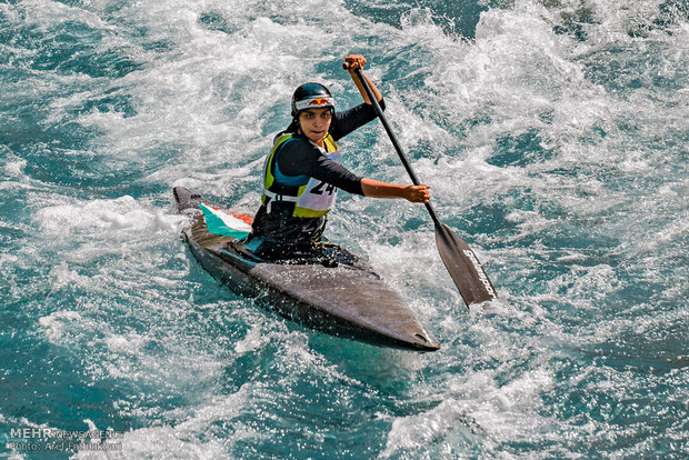 İranlı kadınlardan Slalom Kayakçılığı