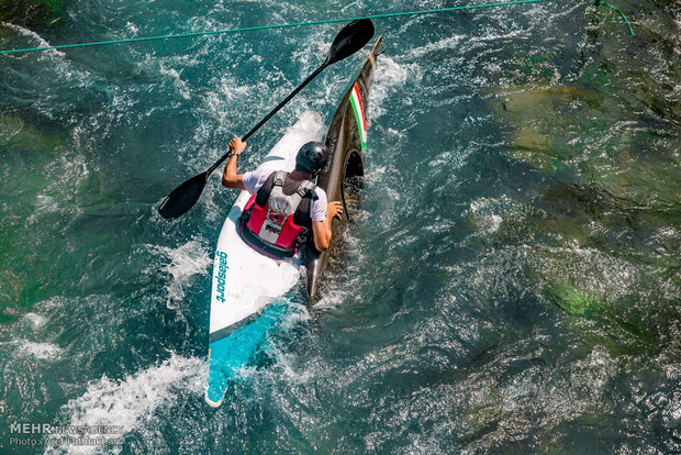 İranlı kadınlardan Slalom Kayakçılığı