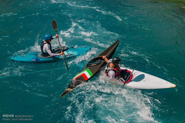 İranlı kadınlardan Slalom Kayakçılığı